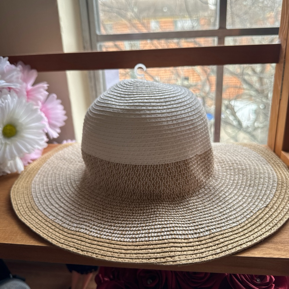 Elegant Two-Tone Straw Sun Hat